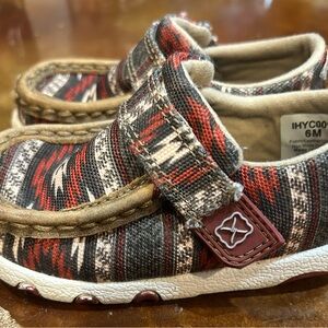 Twisted X Kids Sneakers with Red and Black Pattern